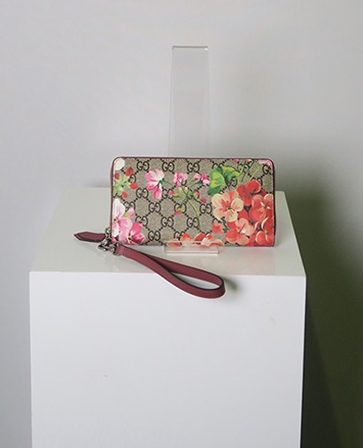 Gucci GG Blooms Wrist Wallet, front view